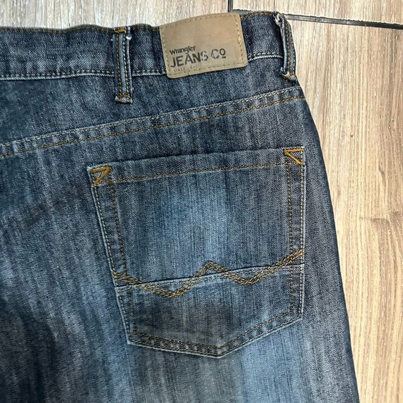 Wrangler Men’s Jeans 40x31 Slim Straight Faded Denim Dark Wash High Rise 38x30 - Picture 6 of 15